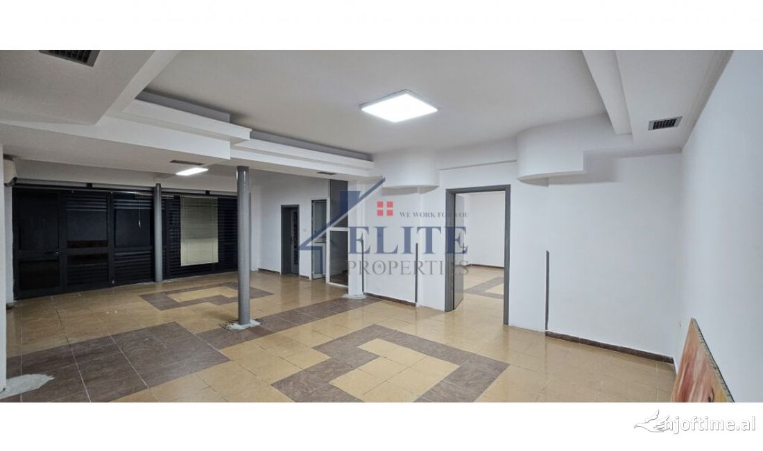 21 Dhjetori, dyqan me qira