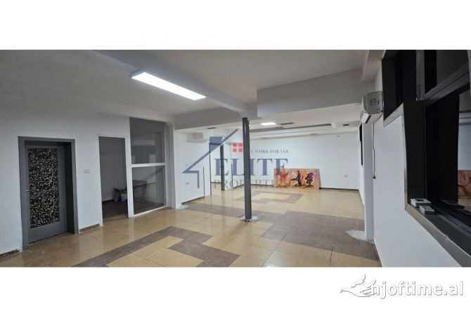 Ambiente Commerciale in Affitto 3+1 a Tirana - 60,000 Leke