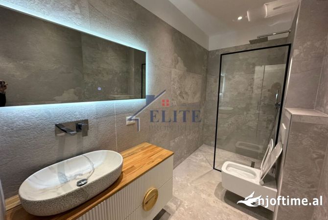 Ambiente Commerciale in Affitto 3+1 a Tirana - 950 Euro