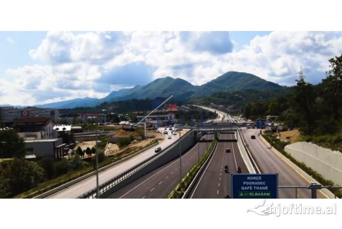 Mullet, tokë në shitje