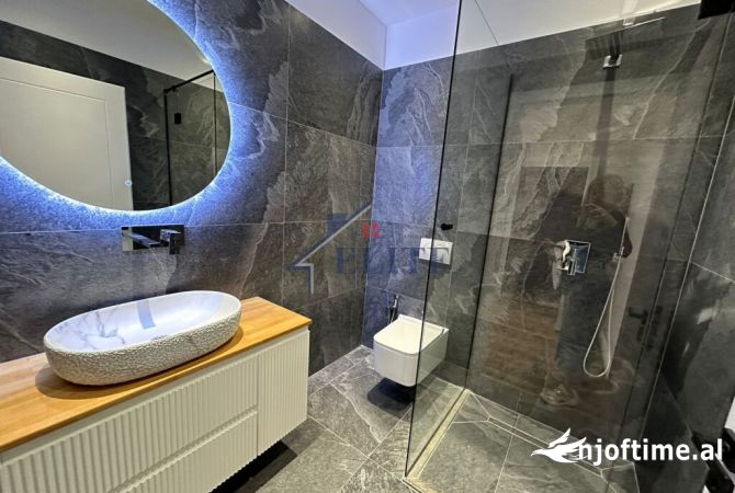 Fillimi i rruges se Kavajes, zyre me qira