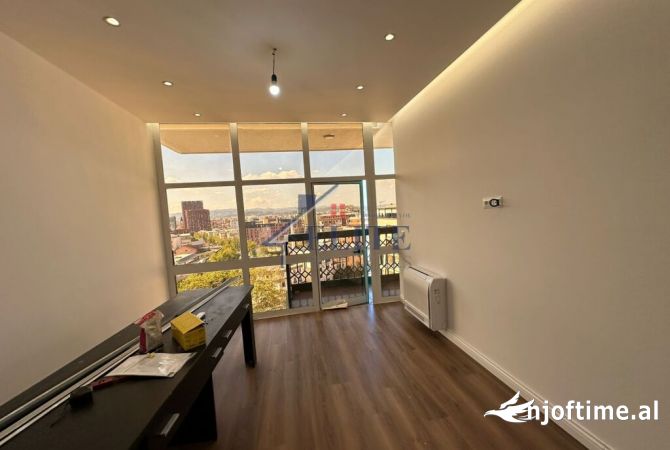 Ambiente Commerciale in Affitto 3+1 a Tirana - 950 Euro