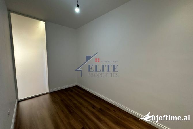 Fillimi i rruges se Kavajes, zyre me qira