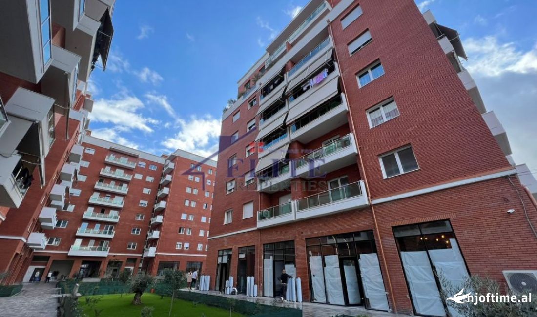 Green City Astir, dyqan ne shitje