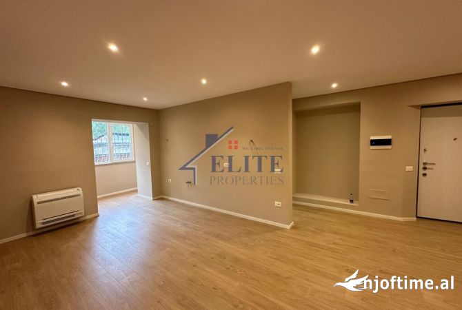 Ambiente Commerciale in Affitto 3+1 a Tirana - 950 Euro