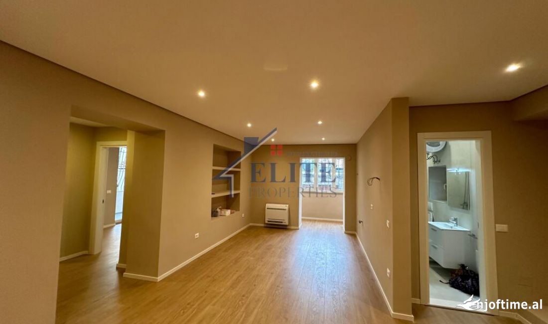 Rruga e Kavajes, zyre me qira