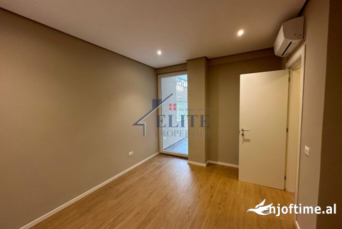 Rruga e Kavajes, zyre me qira