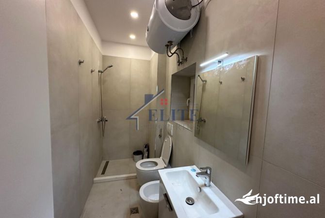 Rruga e Kavajes, zyre me qira