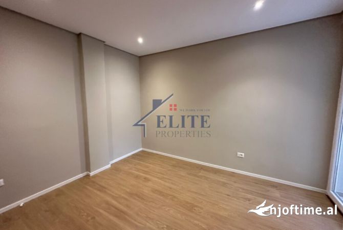 Rruga e Kavajes, zyre me qira