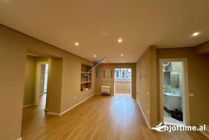 Ambiente Commerciale in Affitto 3+1 a Tirana - 950 Euro