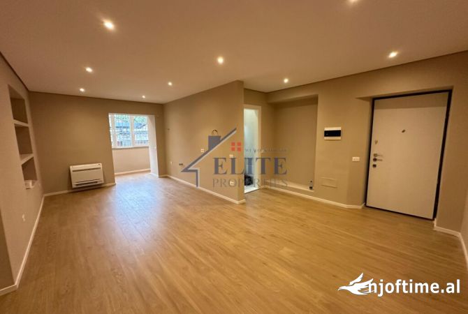 Ambiente Commerciale in Affitto 3+1 a Tirana - 950 Euro