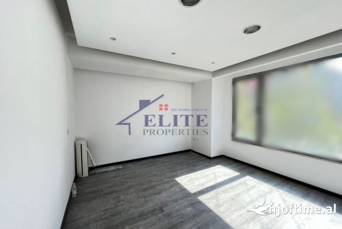 Ambiente Commerciale in Affitto 3+1 a Tirana - 800 Euro
