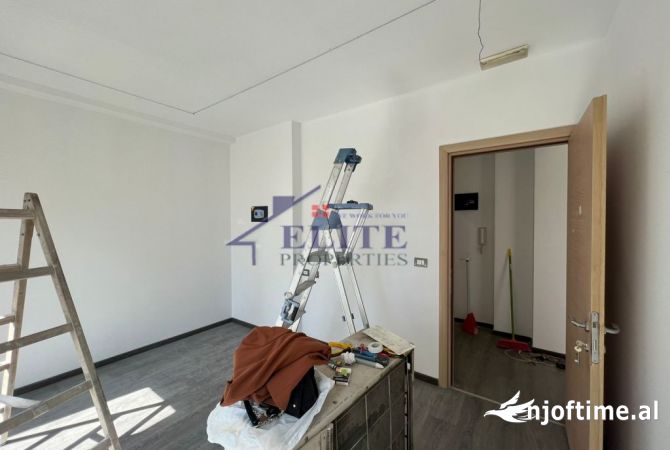 Ambiente Commerciale in Affitto 3+1 a Tirana - 800 Euro