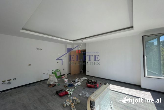 Ambiente Commerciale in Affitto 3+1 a Tirana - 800 Euro