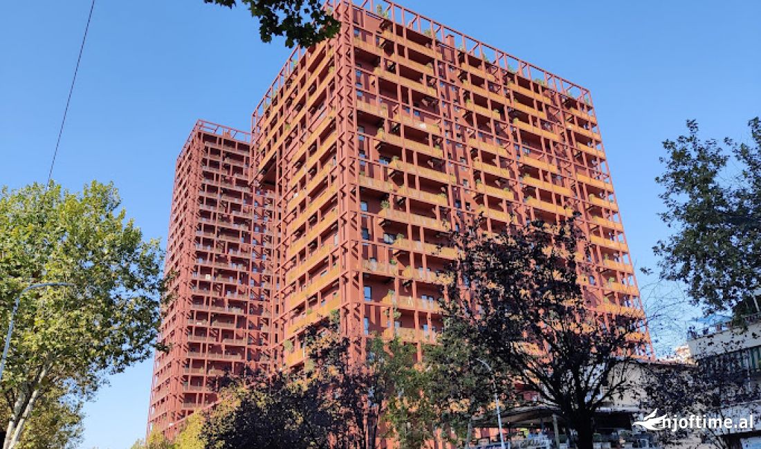 Tirana Graden Building, ambient biznesi me qira