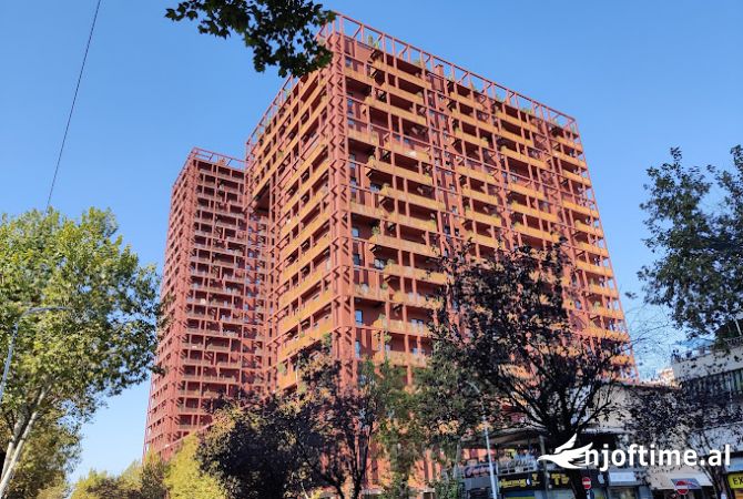 Tirana Graden Building, ambient biznesi me qira