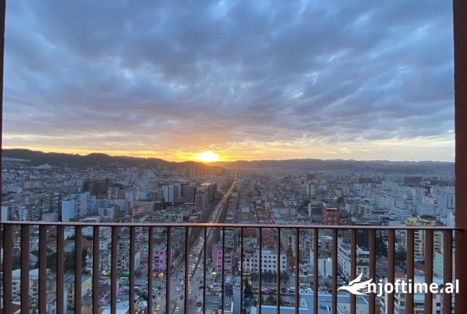 Tirana Graden Building, ambient biznesi me qira