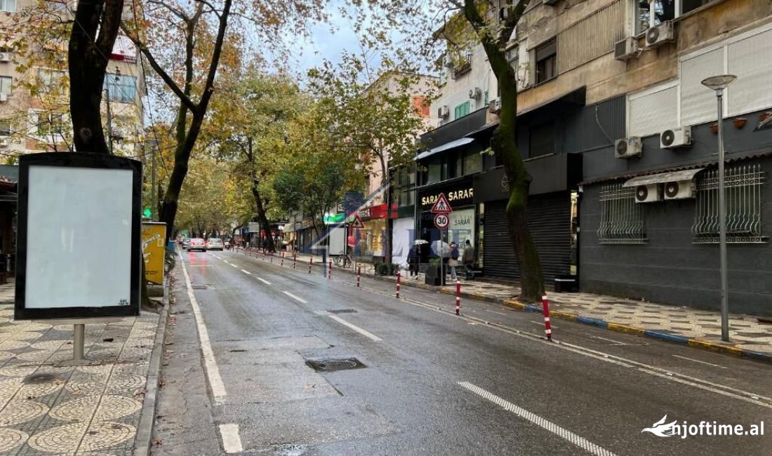 Rruga Myslym Shyri, dyqan ne shitje