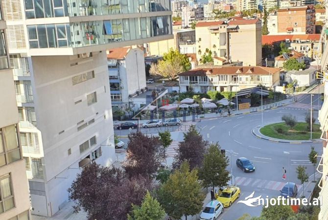 Komuna e Parisit, market me qira