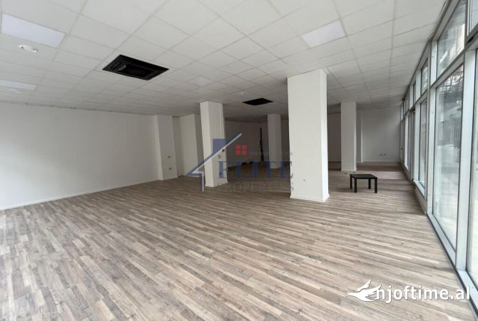 Ish Stacioni i Trenit, zyre me qira