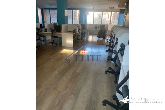 Ambiente Commerciale in Affitto 3+1 a Tirana - 3,500 Euro