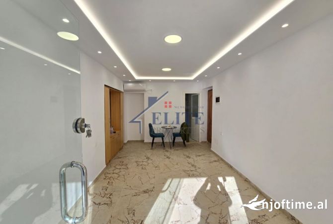 Ambiente Commerciale in Vendita 1+1 a Tirana - 150,000 Euro