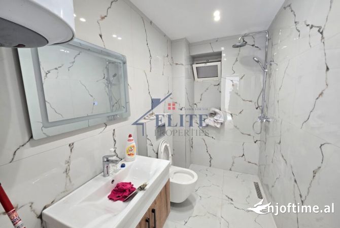 Ambiente Commerciale in Vendita 1+1 a Tirana - 150,000 Euro