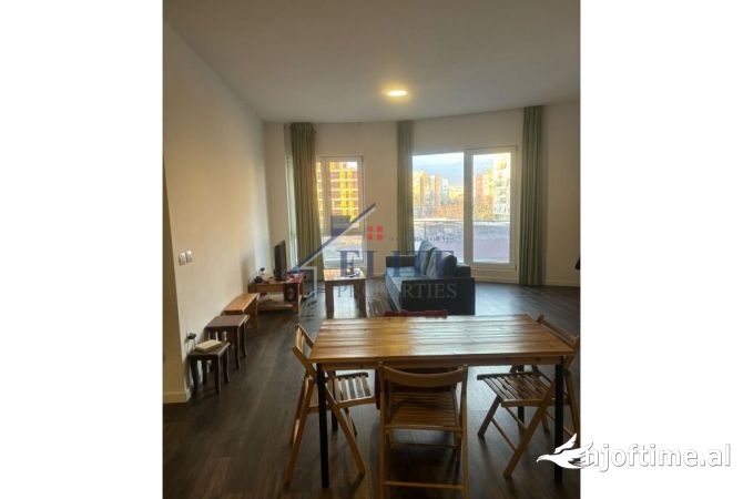 Ambiente Commerciale in Affitto 3+1 a Tirana - 1,100 Euro