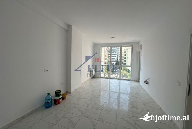Ambiente Commerciale in Affitto 3+1 a Tirana - 800 Euro