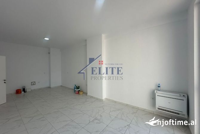 Ambiente Commerciale in Affitto 3+1 a Tirana - 800 Euro