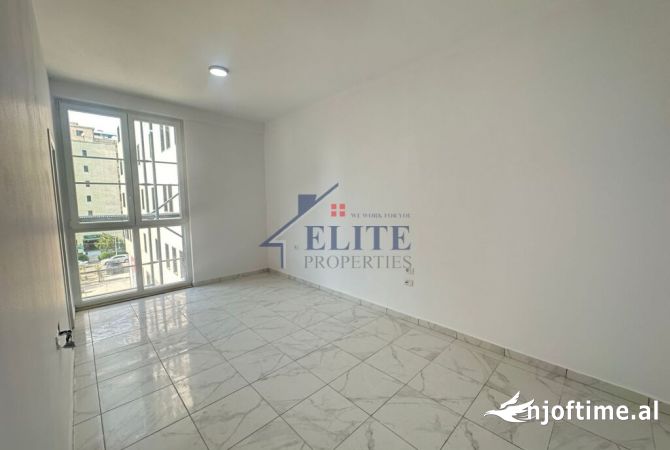 Ambiente Commerciale in Affitto 3+1 a Tirana - 800 Euro