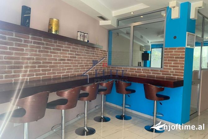 9 Katëshet, dyqan me qira