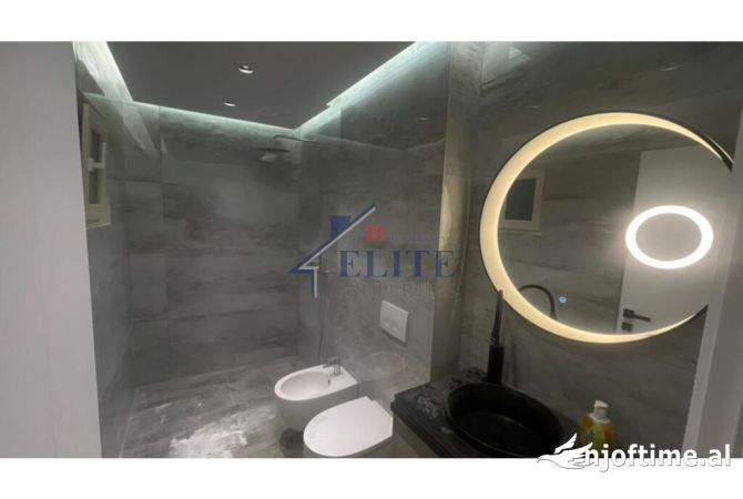 Shkolla e Baletit, ambient biznesi me qira