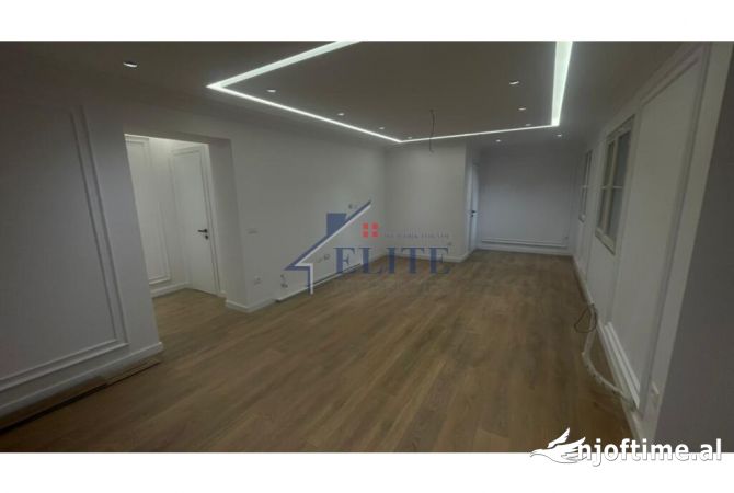 Ambiente Commerciale in Affitto 3+1 a Tirana - 1,300 Euro