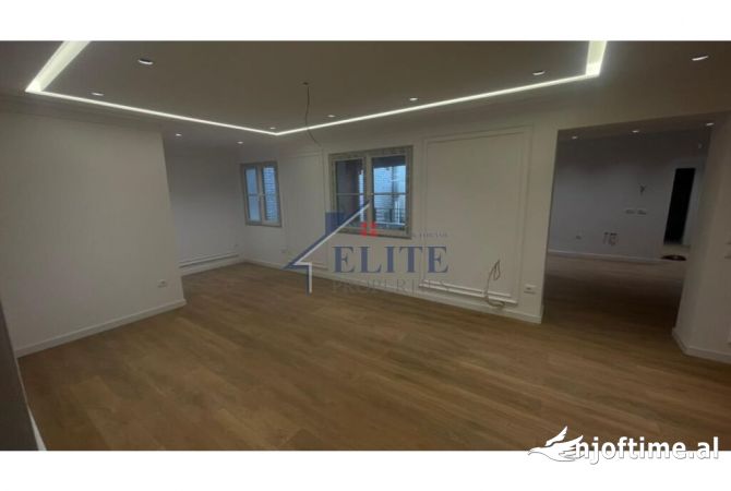 Ambiente Commerciale in Affitto 3+1 a Tirana - 1,300 Euro