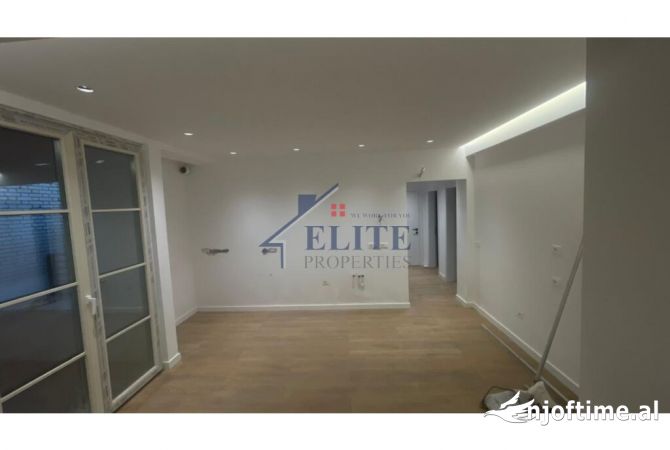 Ambiente Commerciale in Affitto 3+1 a Tirana - 1,300 Euro