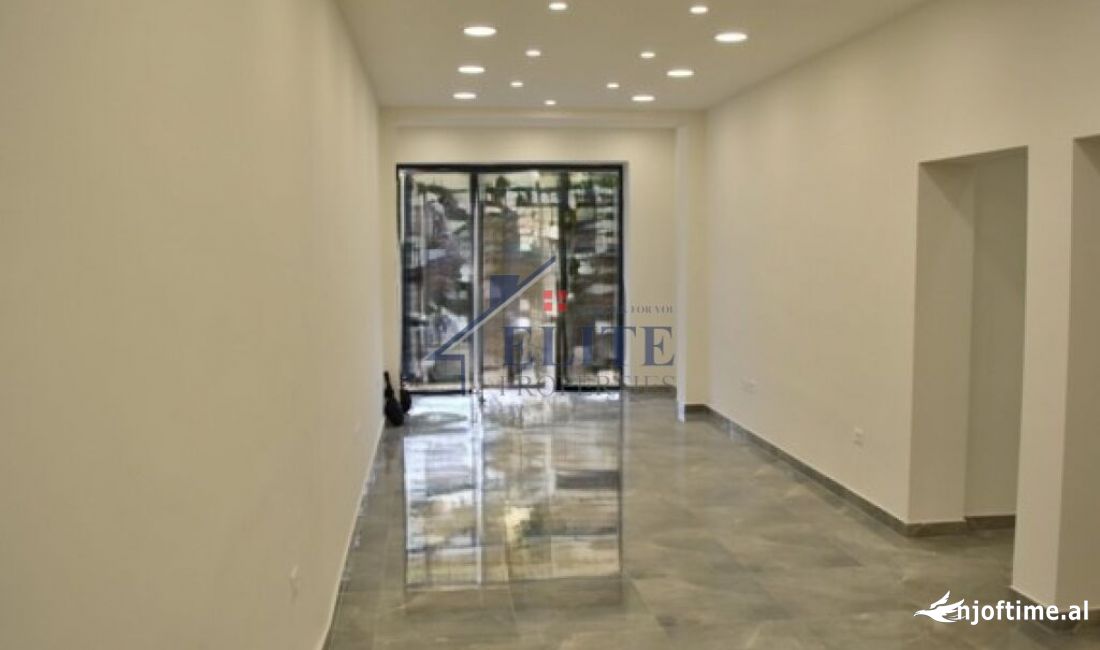 Rruga Sulejman Delvina, dyqan ne shitje