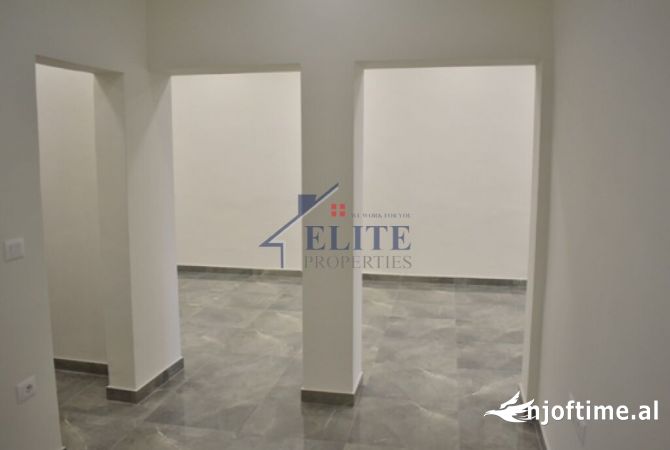 Rruga Sulejman Delvina, dyqan ne shitje