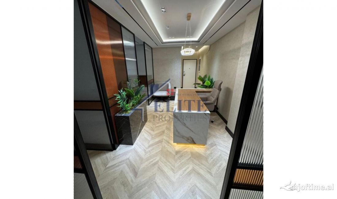 Bulevardi i Ri prane Ish Stcionit te Trenit, zyre me qira