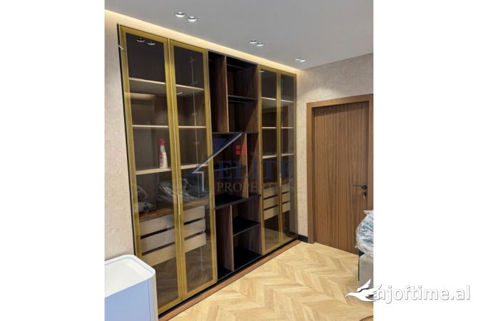 Bulevardi i Ri prane Ish Stcionit te Trenit, zyre me qira