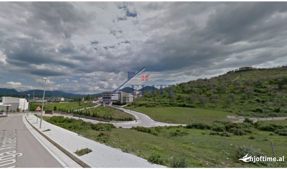 Mjull Bathore, toke ne shitje