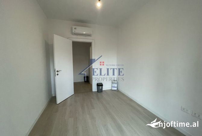 Ambiente Commerciale in Affitto 3+1 a Tirana - 750 Euro