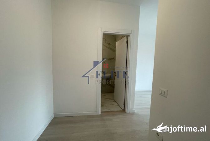 Ambiente Commerciale in Affitto 3+1 a Tirana - 750 Euro