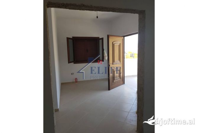Luxury villas for sale in Korca 5+1, Emty