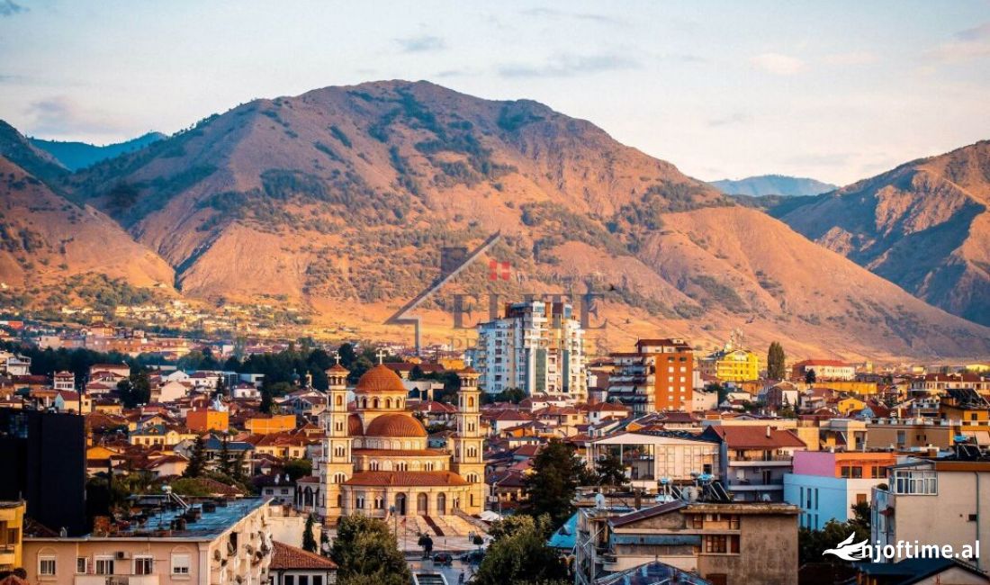 Luxury villas for sale in Korca 5+1, Emty