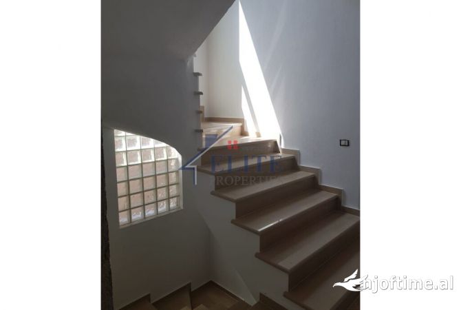 Luxury villas for sale in Korca 5+1, Emty