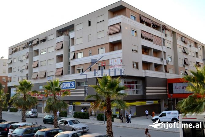 Komuna e Parisit, ambient me qira