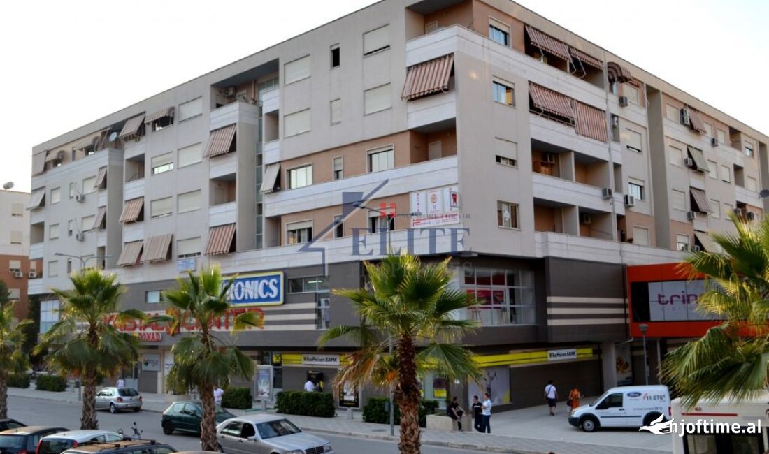 Komuna e Parisit, ambient me qira