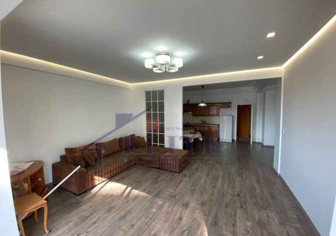 Shitet apartament 2+1 në Rr. “Siri Kodra”, 100 m larg “Selvise”