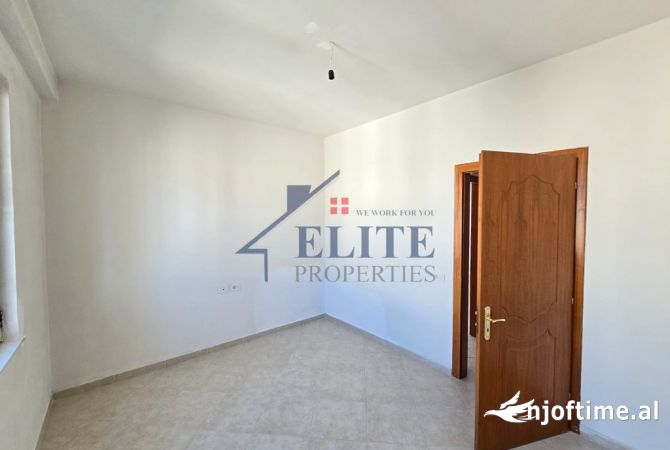 Shtepi ne shitje Apartament ne Tirane, 2+1, Mobilimi Bosh, pa mobiluar, Pagesa 135,300  Euro.